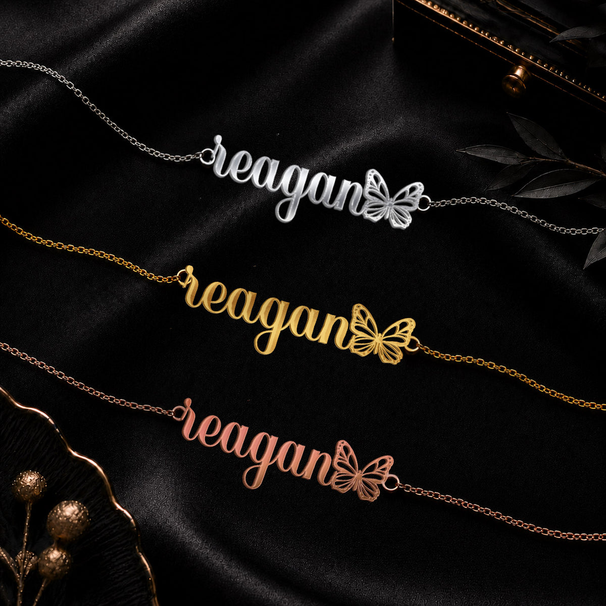 REAGAN The Classic Personalized Name Necklace
